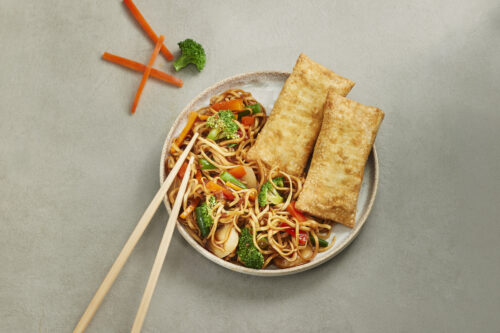 Combo Lo mein aux légumes & pâtés impériaux